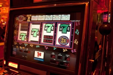 4play Featured Games section on mobile app showing live-dealer table and slot game rotation carousel